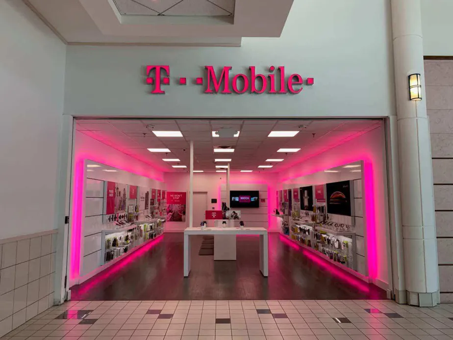 Exterior photo of T-Mobile store at Fairlane Village Mall, Pottsville, PA