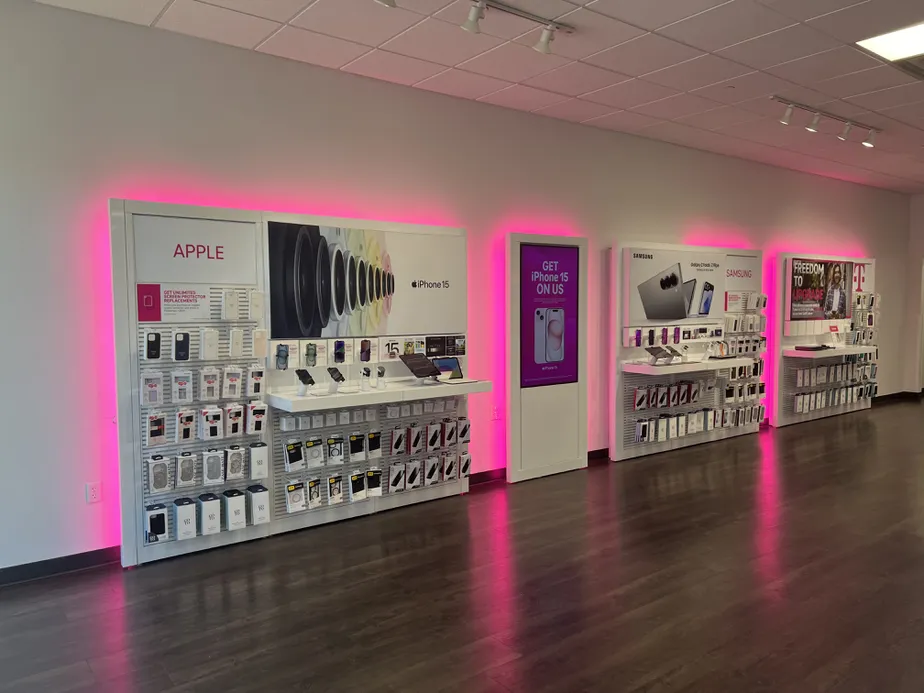  Interior photo of T-Mobile Store at Grant Line Rd - Chili's Center, Tracy, CA 