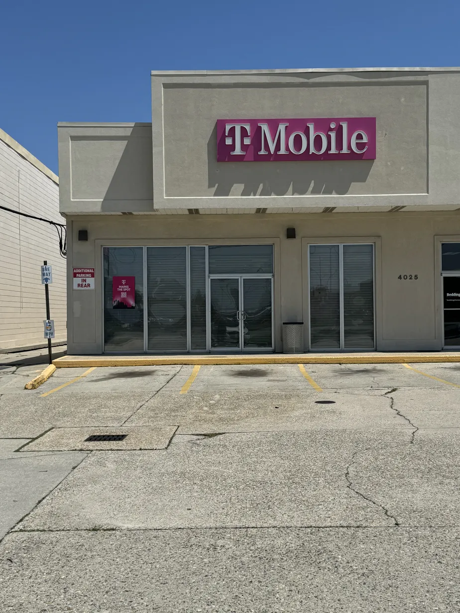 Exterior photo of T-Mobile Store at Veterans & Richland, Metairie, LA 