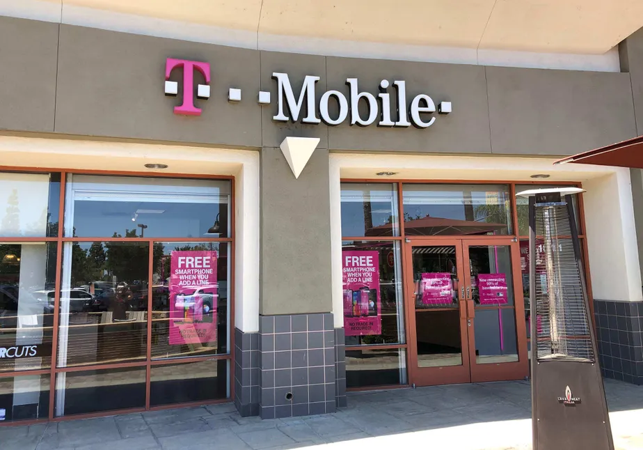 Exterior photo of T-Mobile store at Devonshire Blvd & Reseda Blvd, Northridge, CA