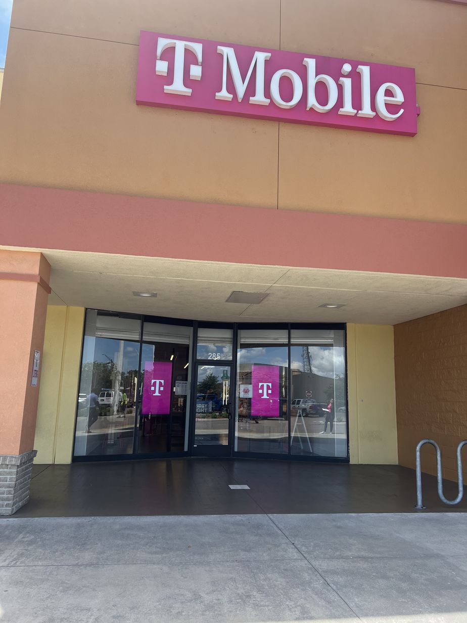 Exterior photo of T-Mobile Store at Van Fleet and N Wilson, Bartow, FL