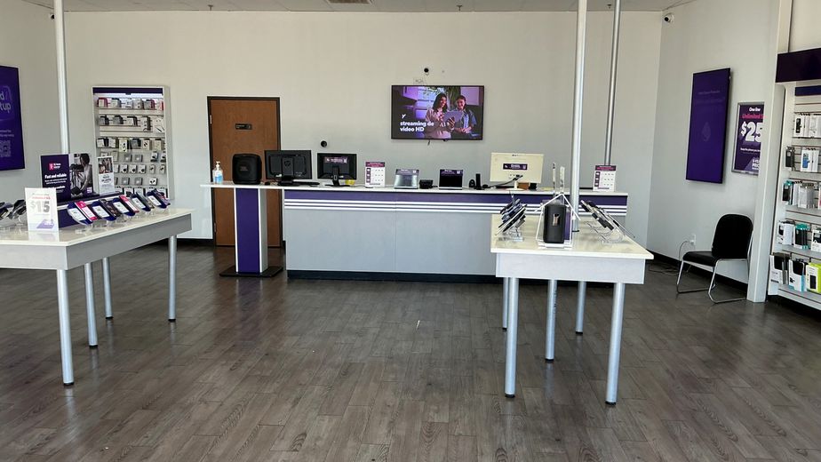 Metro by T-Mobile 5910 Azle Ave - 5910 Azle Ave 