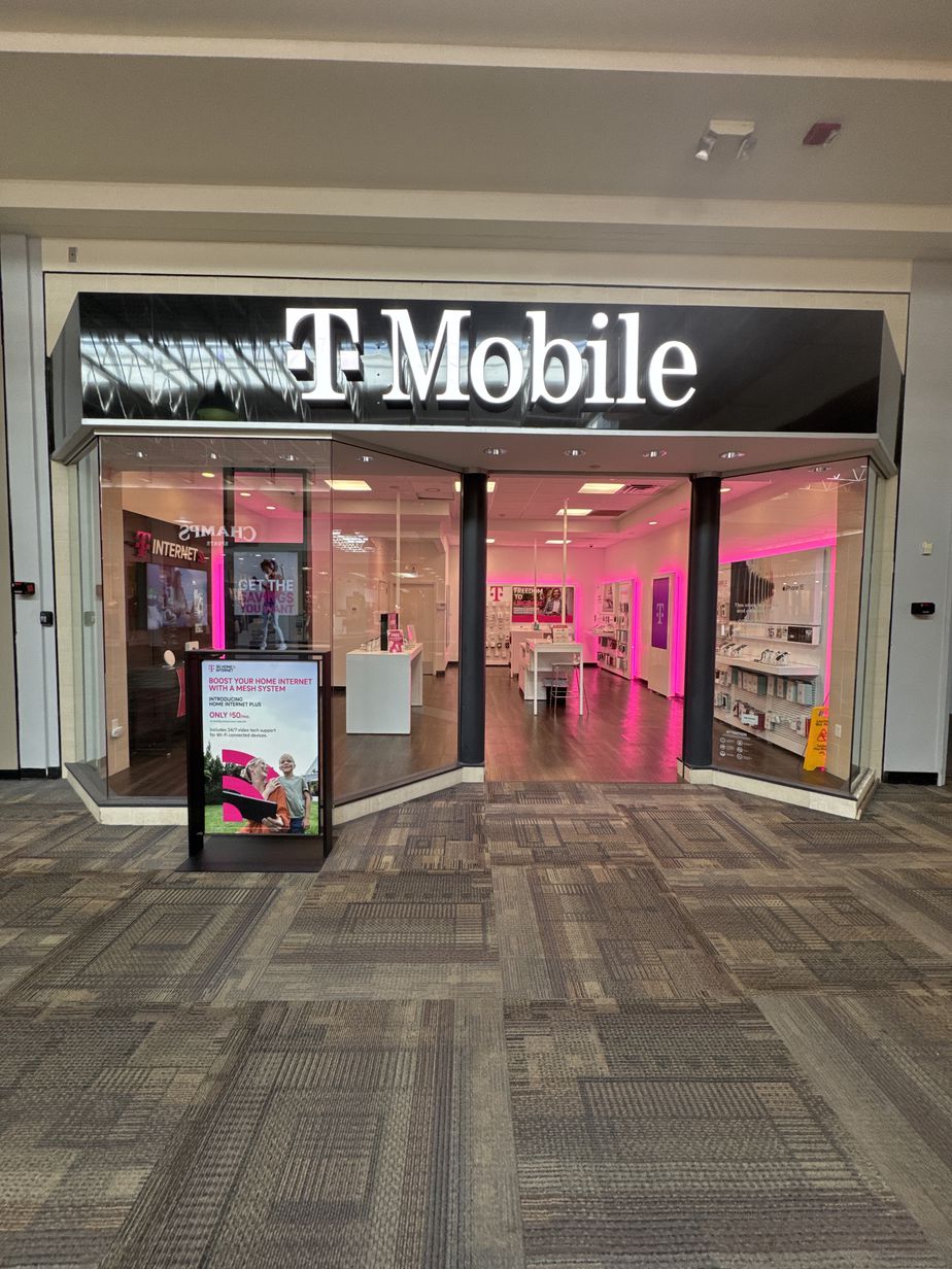 Exterior photo of T-Mobile Store at Southern Park Mall, Youngstown, OH