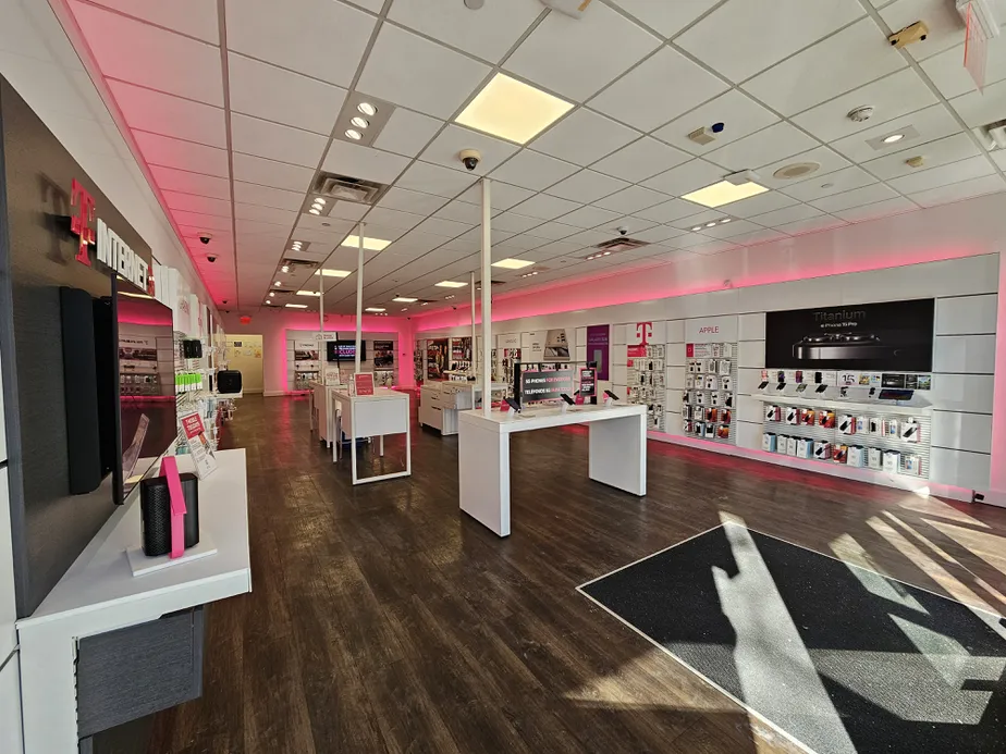  Interior photo of T-Mobile Store at 74th St & Roosevelt, Jackson Heights, NY 