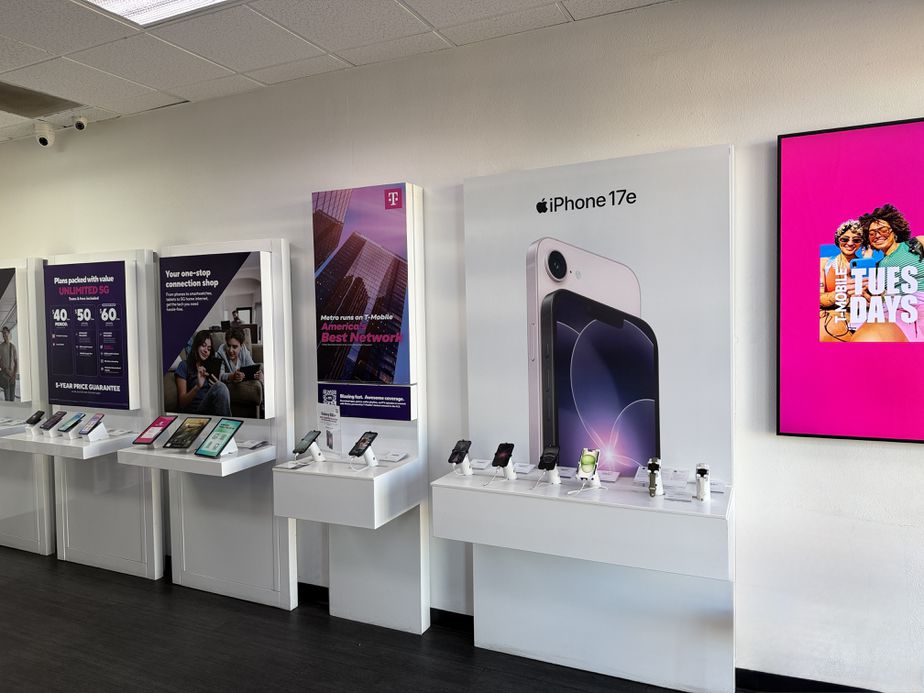Metro by T-Mobile 21300 Sherman Way - 21300 Sherman Way 