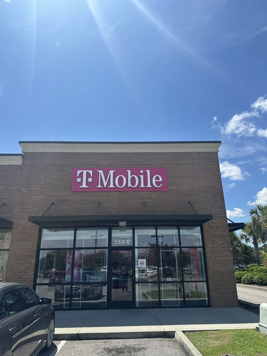  Exterior photo of T-Mobile Store at Hwy 501 & Myrtle Ridge Dr, Conway, SC 