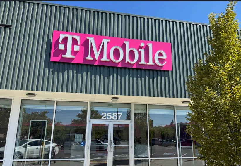  Exterior photo of T-Mobile Store at Burnside & Powell Valley, Gresham, OR 