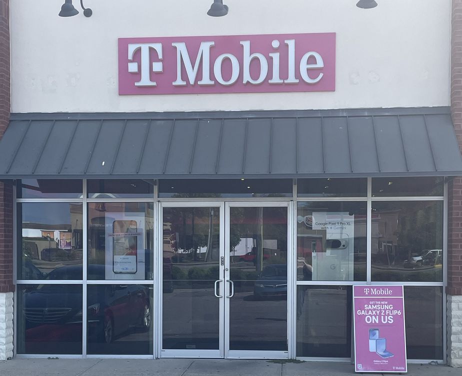 Exterior photo of T-Mobile Store at Colerain & Commons, Cincinnati, OH