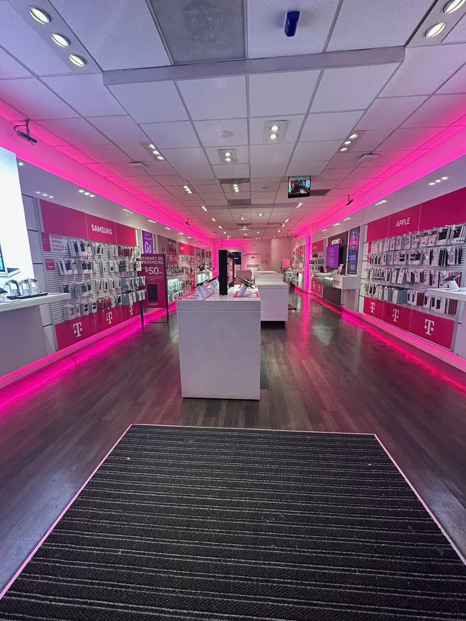 TMobile Junction Blvd & Roosevelt Ave Corona, NY