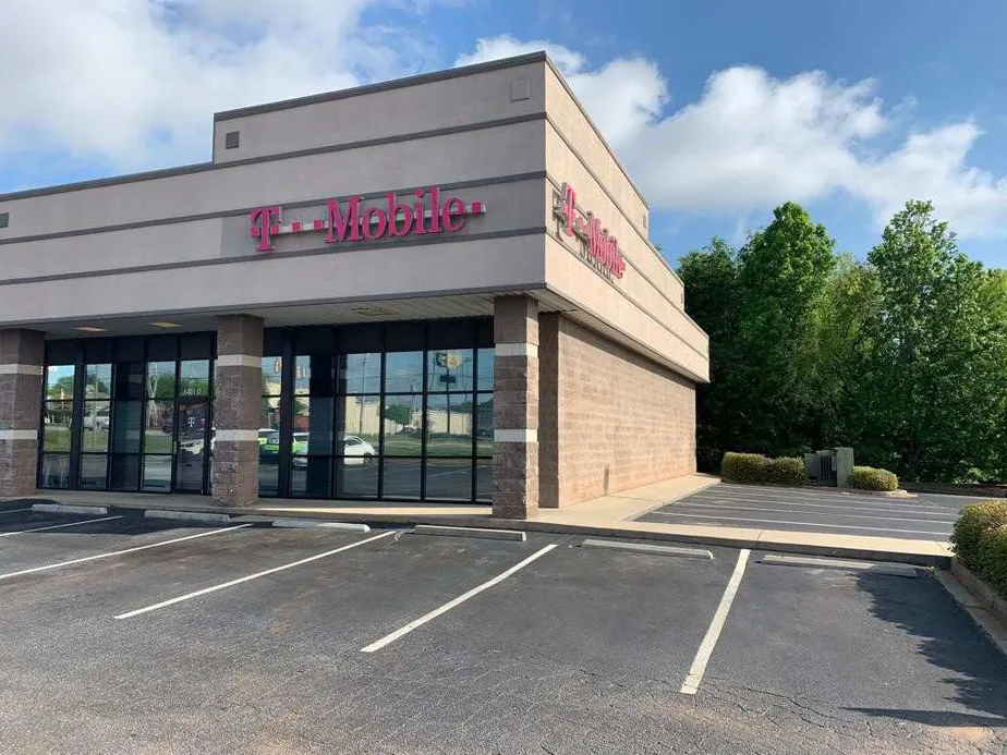 Exterior photo of T-Mobile store at Woodruff, Greenville, SC