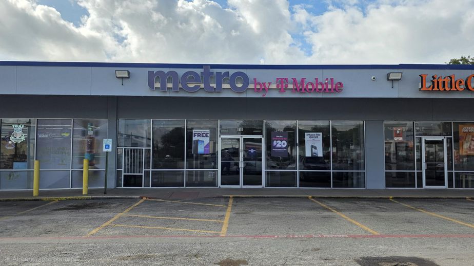 Metro by T-Mobile 818 E. Abram St - 818 E. Abram St 