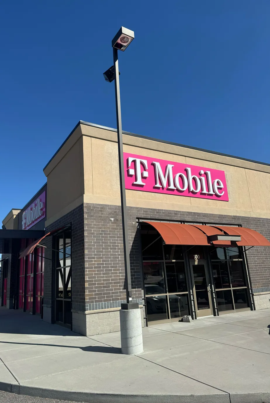  Exterior photo of T-Mobile Store at Main & Airport, Billings, MT 