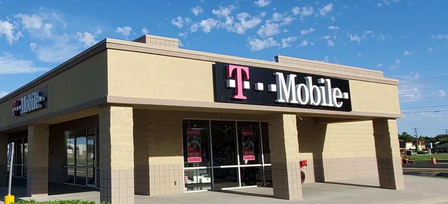  Exterior photo of T-Mobile store at 12th Ave & 14th St, Nampa, ID 
