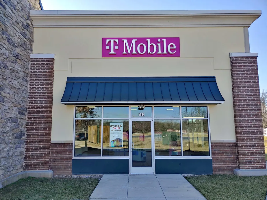 Foto del exterior de la tienda T-Mobile en Dulles Landing Dr & Dulles West Blvd, Dulles, VA