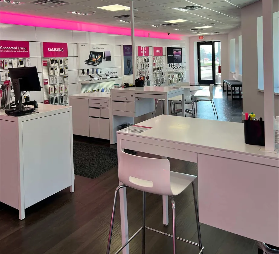  Interior photo of T-Mobile Store at Woodward & Maple, Birmingham, MI 