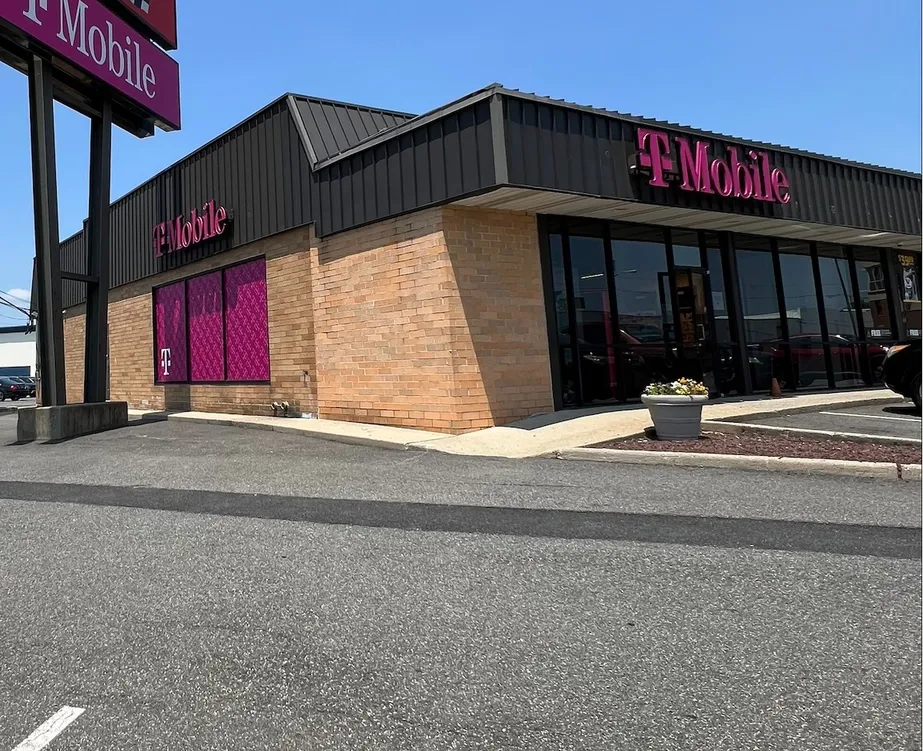  Exterior photo of T-Mobile Store at Totowa & Rt46, Totowa, NJ 