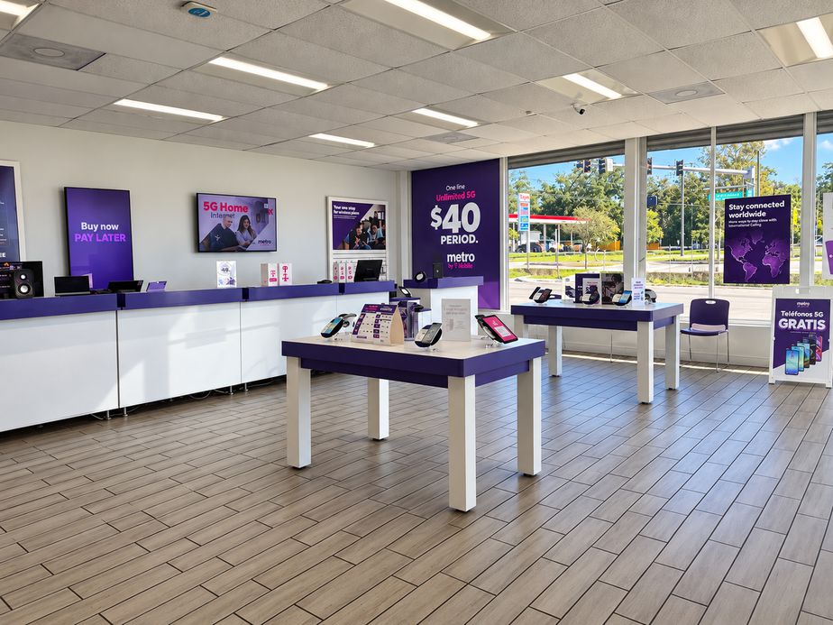 Metro by T-Mobile 798 Edgewood Ave N - 798 Edgewood Ave N 