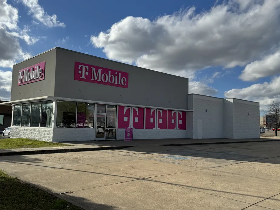  Exterior photo of T-Mobile Store at Porter Commons, Blytheville, AR 