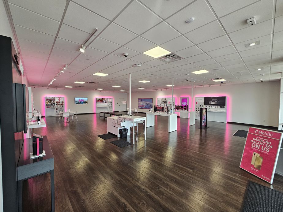 Interior photo of T-Mobile Store at US 90 & Veterans Blvd, Pascagoula, MS