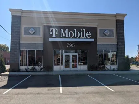  Exterior photo of T-Mobile Store at W Poplar Ave & S Byhalia Rd, Collierville, TN 