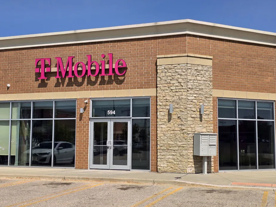  Exterior photo of T-Mobile Store at North & Schmale, Carol Stream, IL 