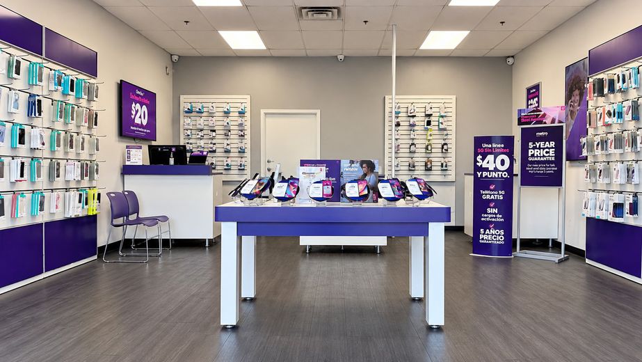 Metro by T-Mobile 4011 S. Buffalo Drive, - 4011 S. Buffalo Drive, 