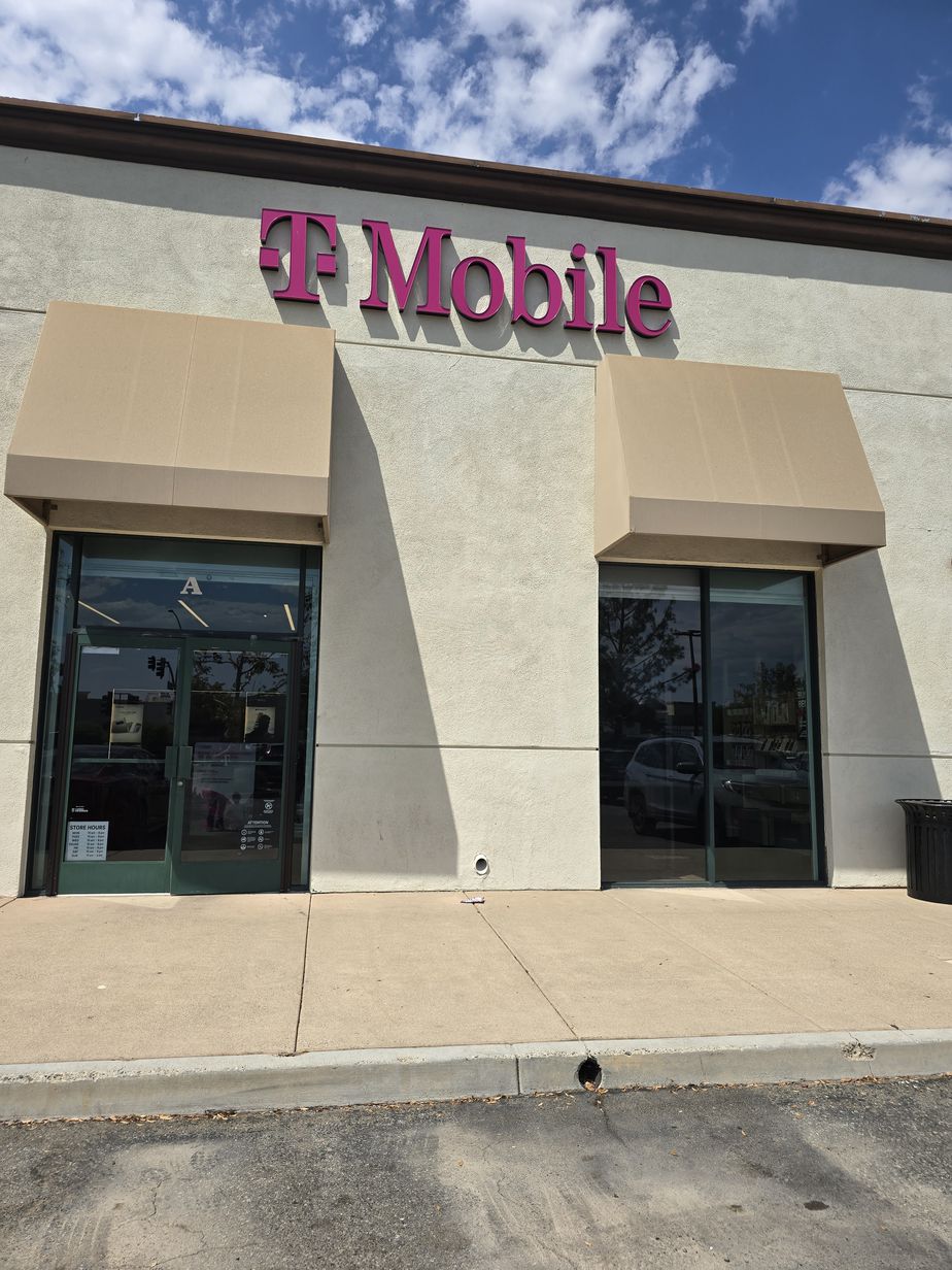 Exterior photo of T-Mobile Store at Winchester Rd & Promenade Mall W, Temecula, CA