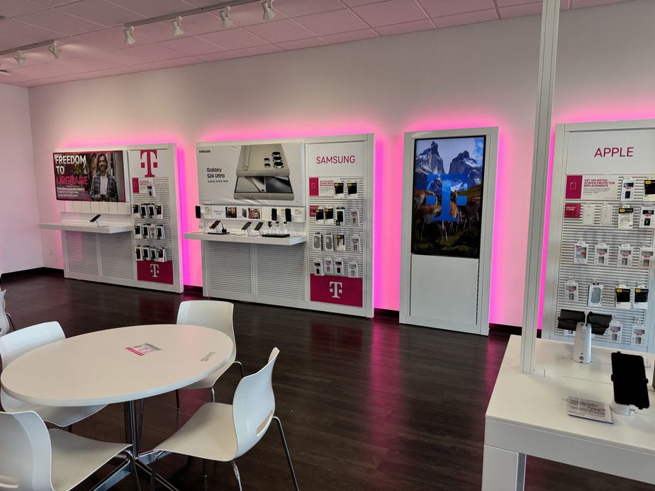 Interior photo of T-Mobile Store at Kansas & 15th, Liberal, KS