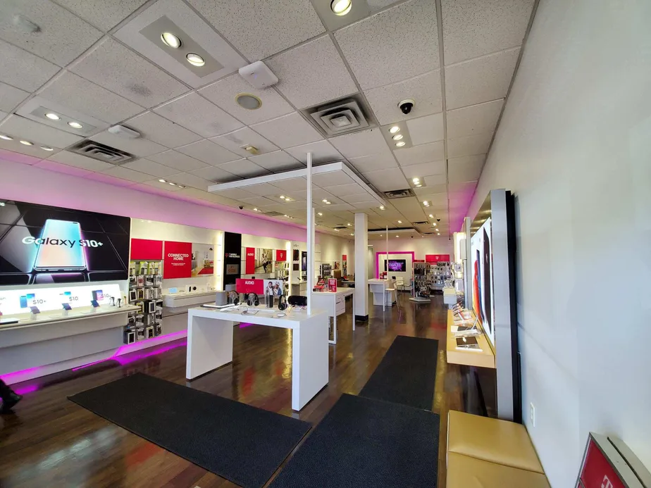 Interior photo of T-Mobile Store at Darinor Plaza, Norwalk, CT