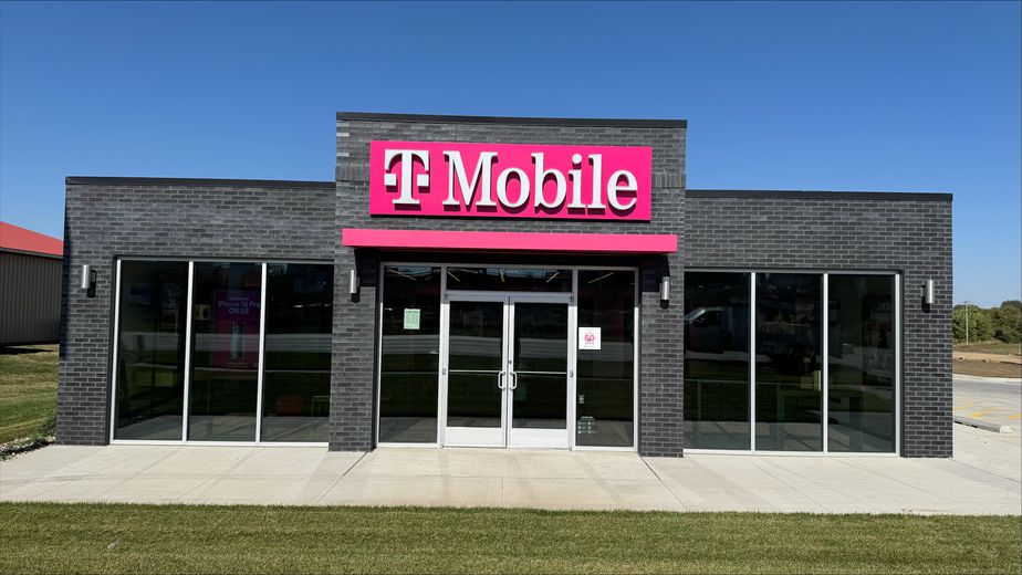 Exterior photo of T-Mobile Store at Hawkeye & 12th, Le Mars, IA