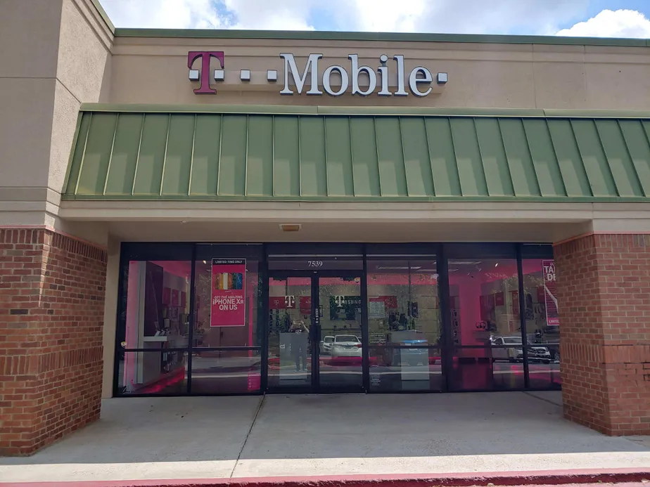 Exterior photo of T-Mobile store at Roswell Rd & Trowbridge Rd, Atlanta, GA