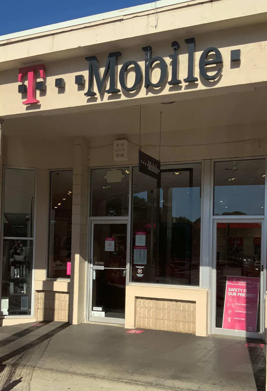 Exterior photo of T-Mobile store at Ala Lilikoi & Salt Lake 2, Honolulu, HI