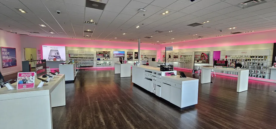 Foto del interior de la tienda T-Mobile en W Nolana & N 29th, McAllen, TX