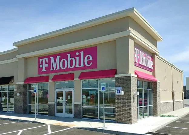 Exterior photo of T-Mobile store at Fort Campbell Blvd & Pennyrile Pkwy 2, Hopkinsville, KY