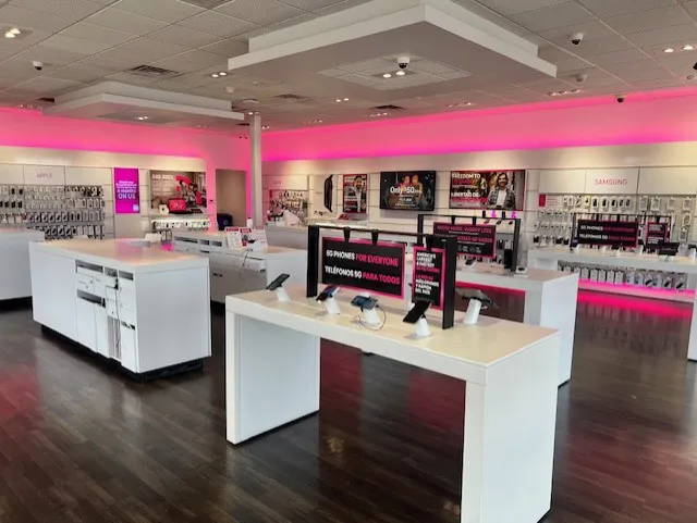  Interior photo of T-Mobile Store at I-45 & Sh 105, Conroe, TX 