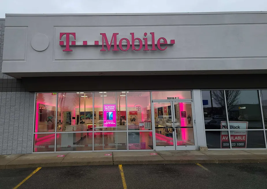 Foto del exterior de la tienda T-Mobile en E Mullan Ave & N Cecil Rd 2, Post Falls, ID
