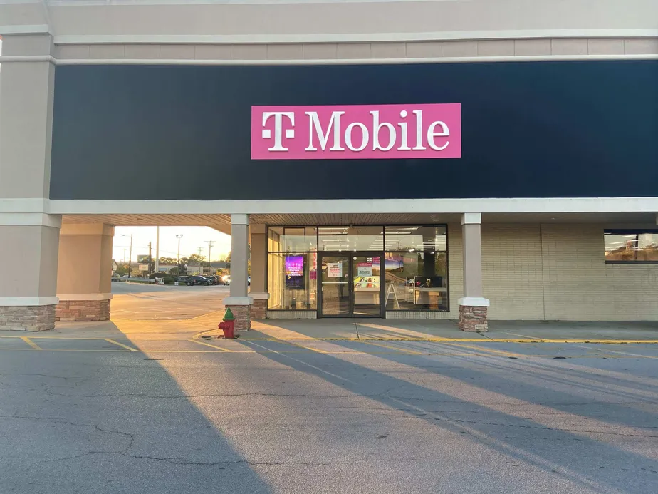 Exterior photo of T-Mobile store at Skywatch Dr & Belinda Blvd, Danville, KY
