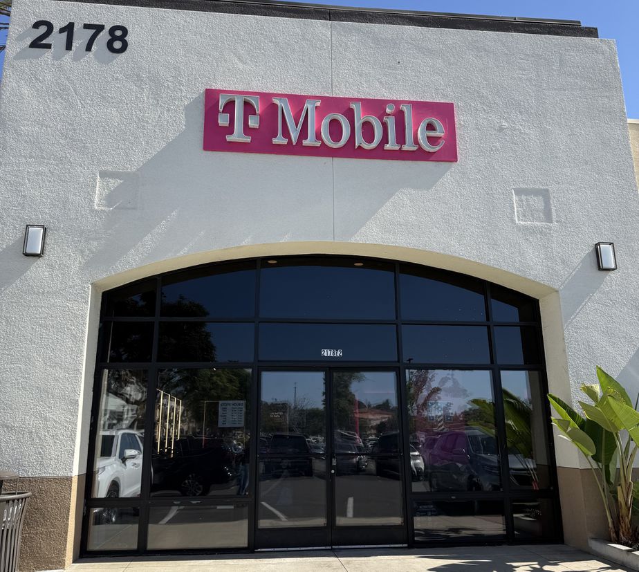 Exterior photo of T-Mobile Store at Vista Way & Avocado Rd, Oceanside, CA