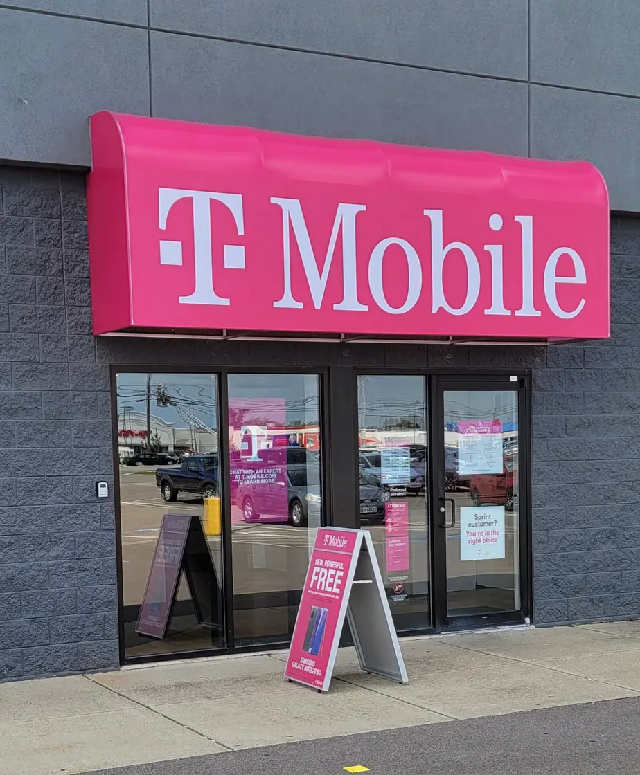  Exterior photo of T-Mobile store at Marion Mount Gilead Rd & Edgefield Blvd, Marion, OH 