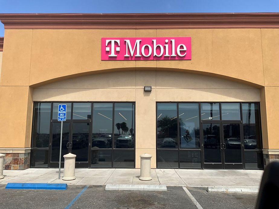 Exterior photo of T-Mobile Store at Calexico & 111, Calexico, CA