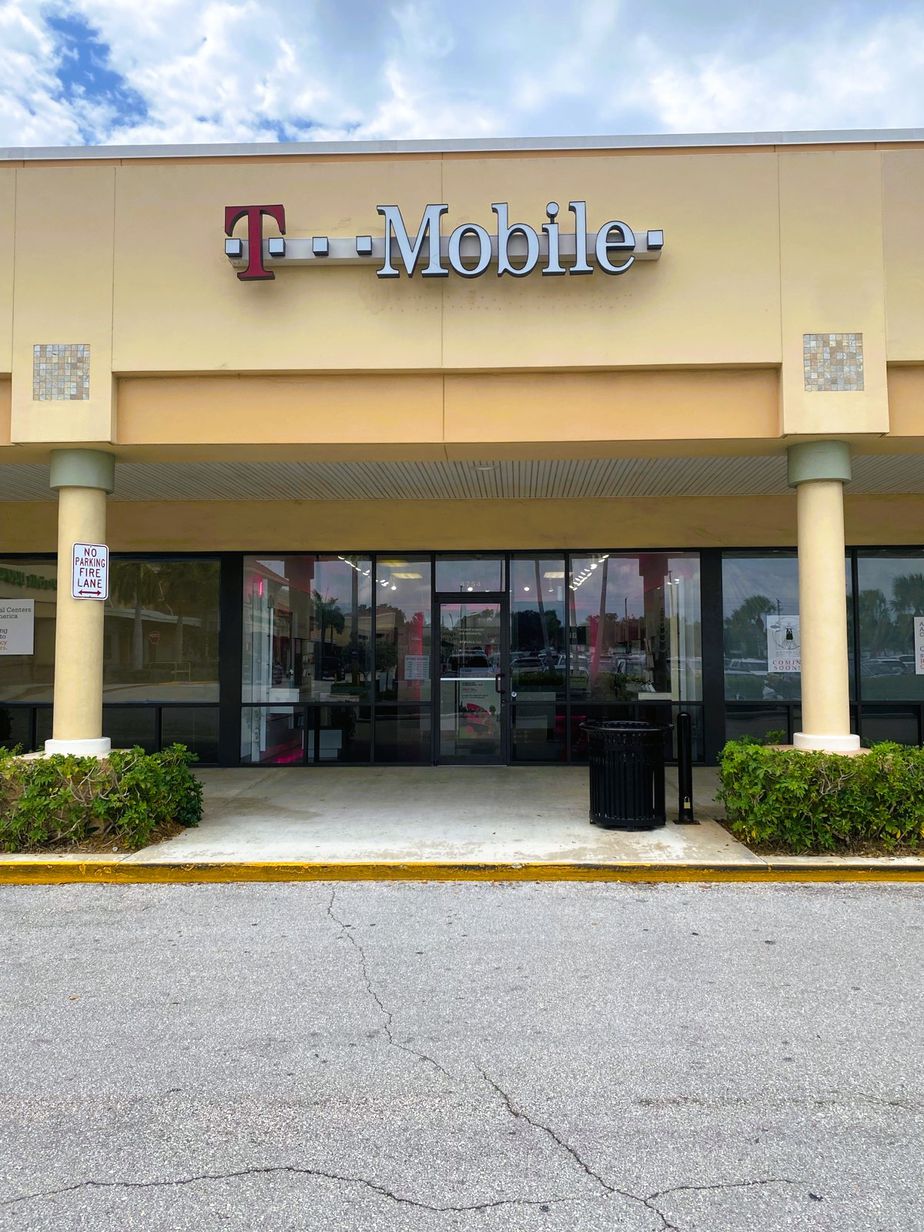 Exterior photo of T-Mobile Store at N Congress & Hypoluxo Rd, Boynton Beach, FL