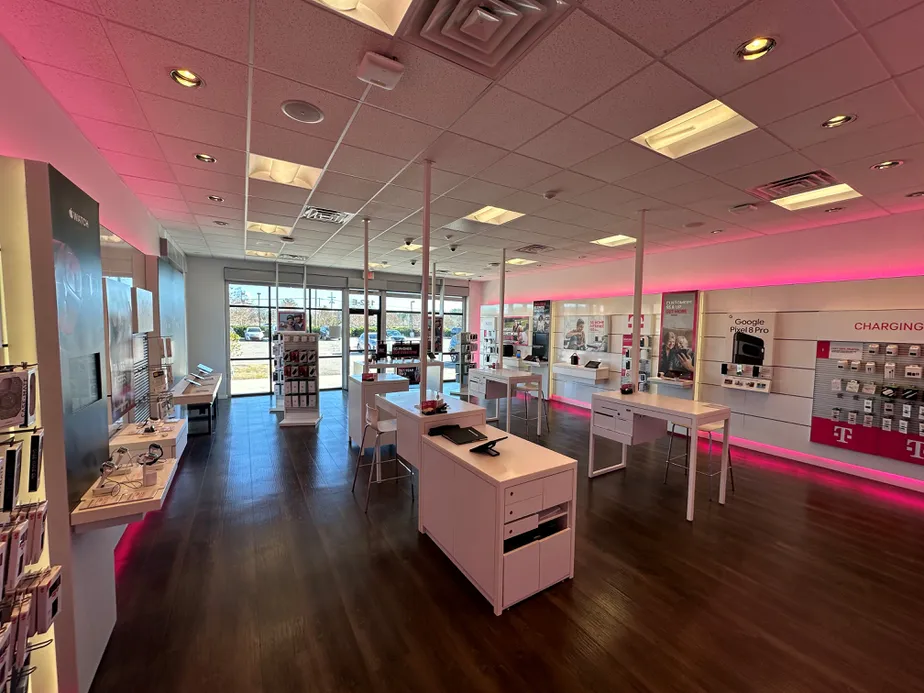  Interior photo of T-Mobile Store at Hwy 501 & Myrtle Ridge Dr, Conway, SC 