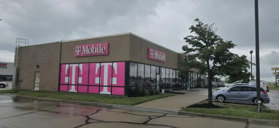 Foto del exterior de la tienda T-Mobile en Eastgate Plaza, Fremont, NE
