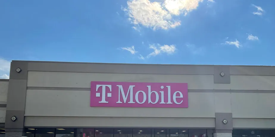 Exterior photo of T-Mobile Store at Nitro Market Pl & Lakeview Dr, Cross Lanes, WV
