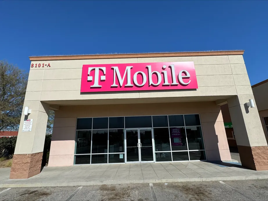  Exterior photo of T-Mobile Store at N Loop Dr & Yarbrough, El Paso, TX 
