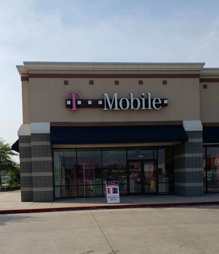 Exterior photo of T-Mobile store at I-45 & Sh 105, Conroe, TX