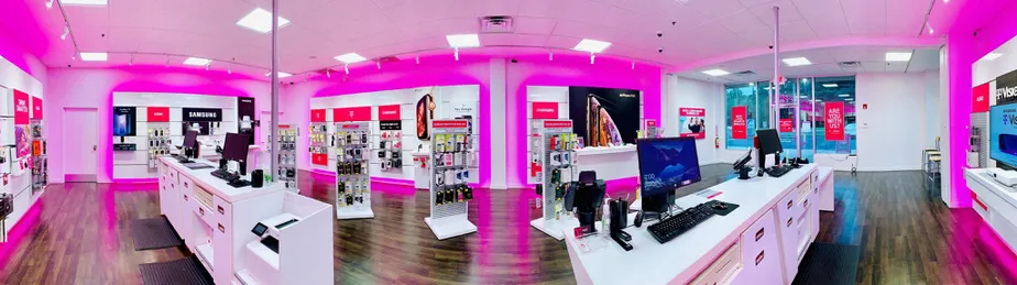 Foto del interior de la tienda T-Mobile en Sr 66 & Sr 35, Neptune, NJ