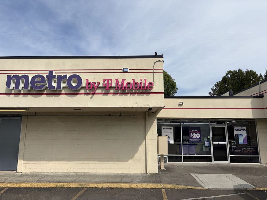Metro by T-Mobile 3484 SW Cedar Hills Blvd - 3484 SW Cedar Hills Blvd