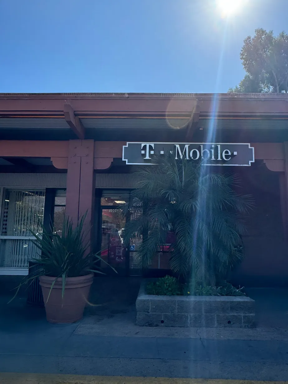  Exterior photo of T-Mobile Store at Casitas Pass Rd & Carpinteria Ave, Carpinteria, CA 