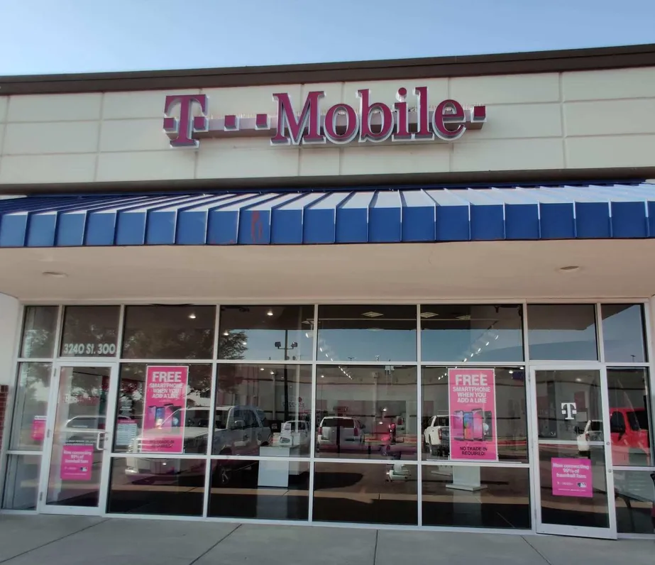 Exterior photo of T-Mobile store at Soncy & Roach 2, Amarillo, TX